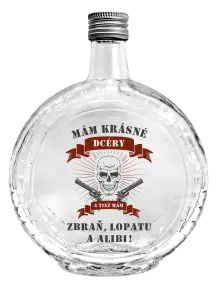 Fľaša, sklenená guľatá Mám krásné dcéry, a tiež zbraň, lopatu a alibi - lebka
