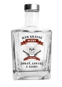 Fľaša, sklenená hranatá  Mám krásné dcéry, a tiež zbraň, lopatu a alibi - lebka