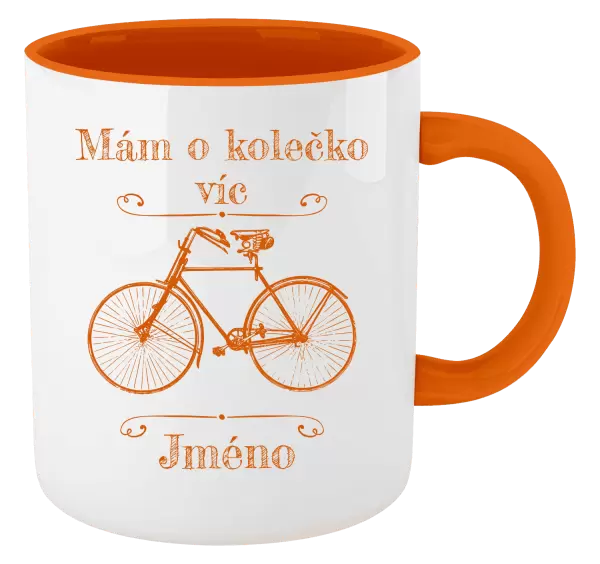 Hrnek Mám o kolečko víc se jménem