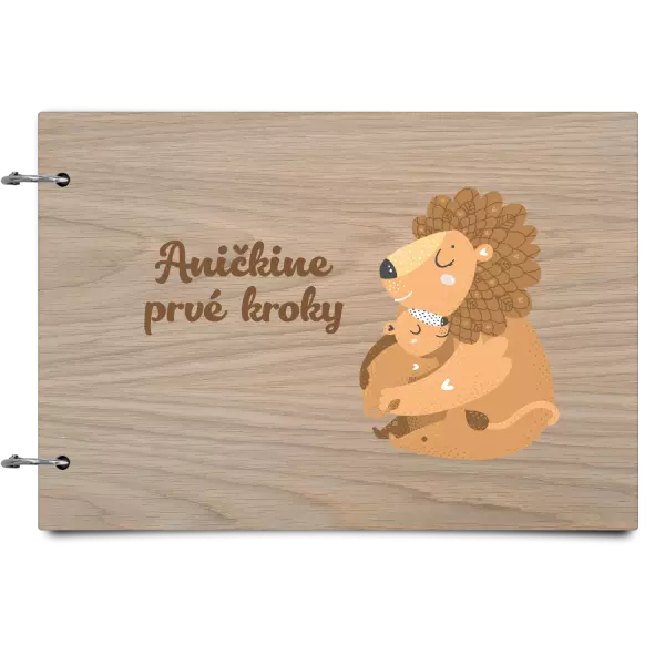 Drevený album so sponami Prvé kroky s menom - levíča