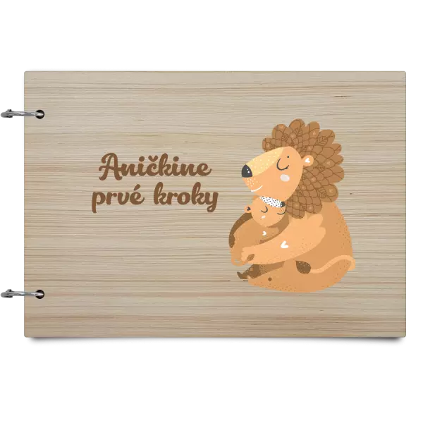 Drevený album so sponami Prvé kroky s menom - levíča