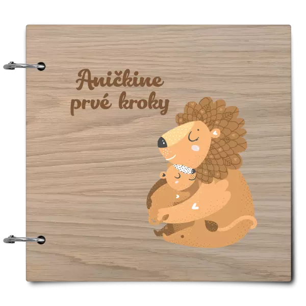 Drevený album so sponami Prvé kroky s menom - levíča