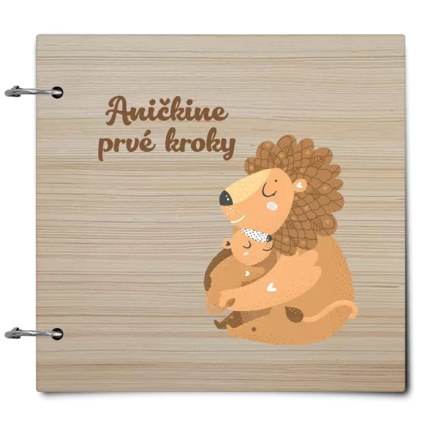 Drevený album so sponami Prvé kroky s menom - levíča