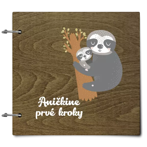 Drevený album so sponami První krůčky se jménem - lenochodi - kopie