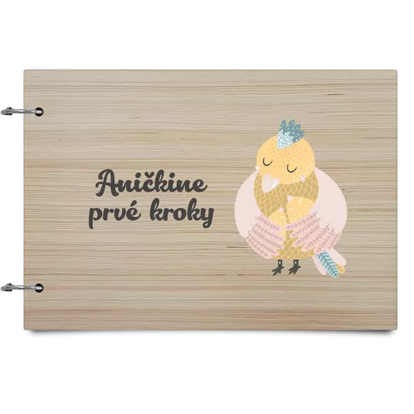 Drevený album so sponami První krůčky se jménem - kuřátka - kopie