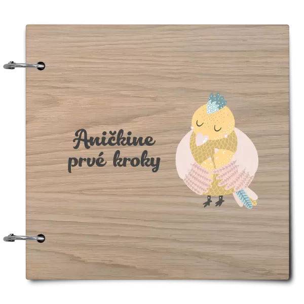 Drevený album so sponami První krůčky se jménem - kuřátka - kopie